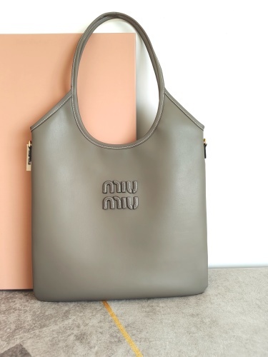 Luxury Tote Bag – Spacious, Stylish & Everyday Essential